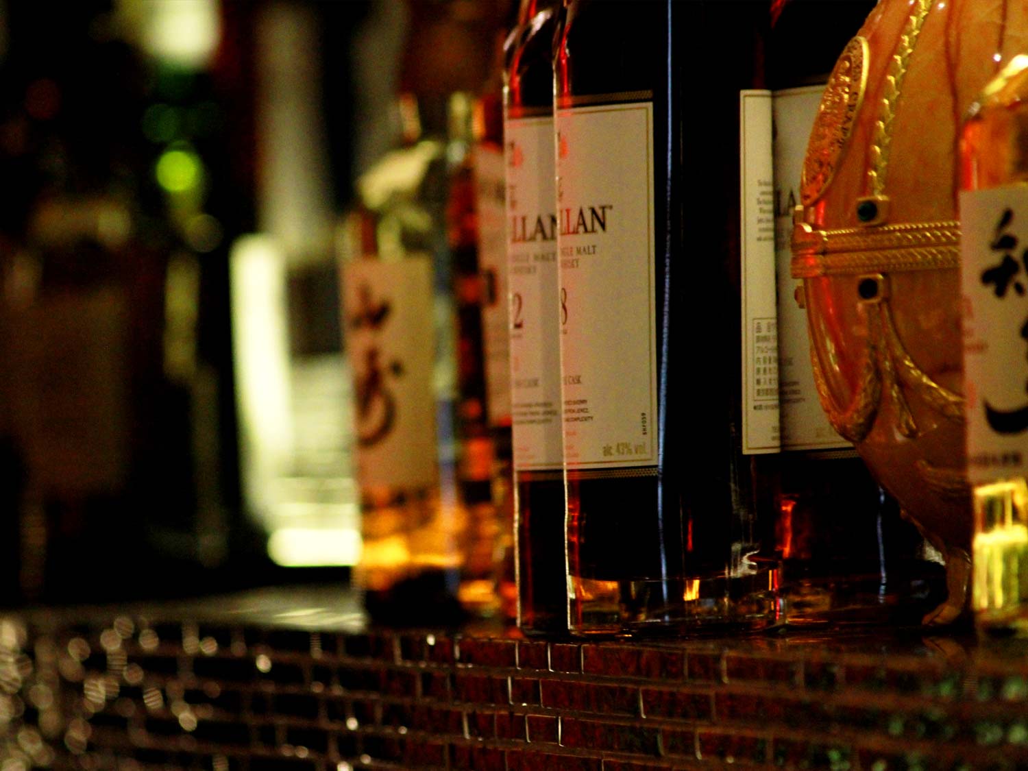 麻布十番スナック感覚ラウンジガールズバー「LA GAKU AZABU」の高級クラブのようなインテリア写真