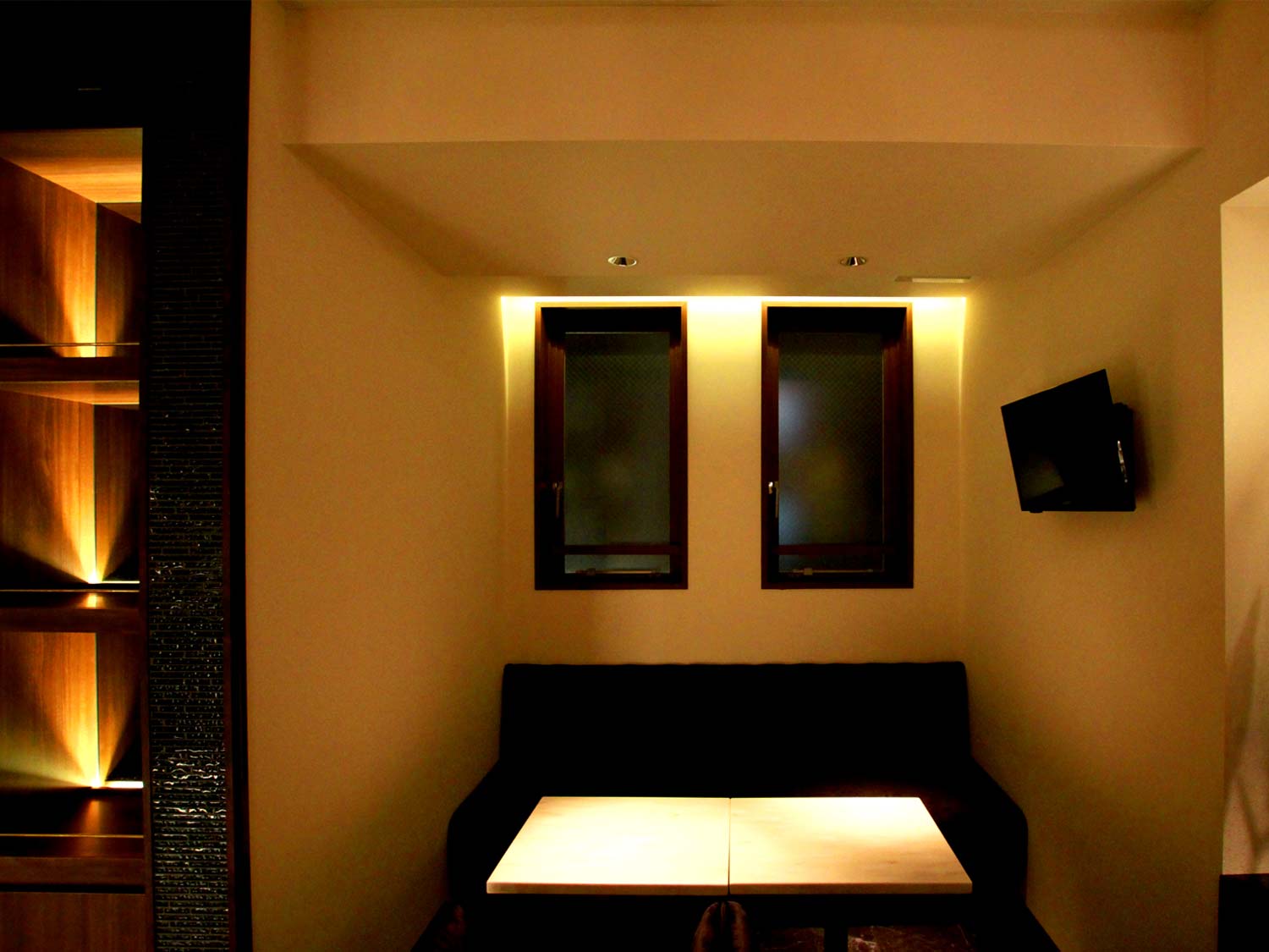 麻布十番スナック感覚ラウンジガールズバー「LA GAKU AZABU」の高級クラブのようなインテリア写真